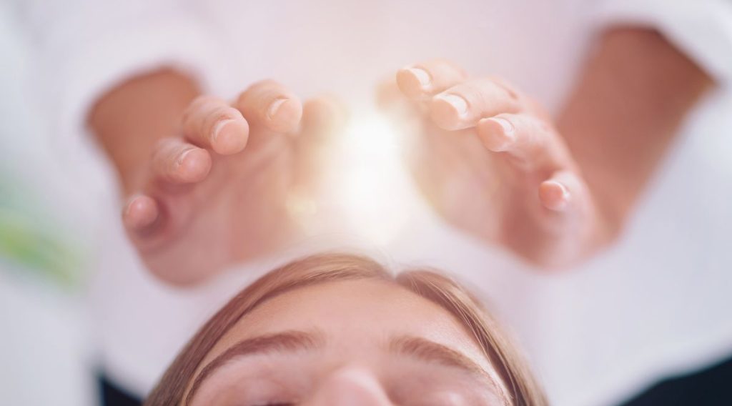 Adoptez les principes du Reiki pour cultiver la paix intérieure et l’harmonie